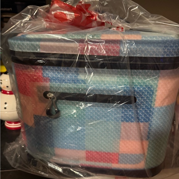 Vineyard Vines X Target 12 can cooler - Picture 2 of 5